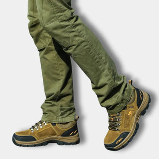Outdoor-Boots mit Profilsohle und Hakenösen für Herren – Aldo
