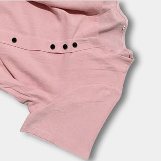 Asymmetrisch geknöpftes T-Shirt mit Rundhalsausschnitt für Damen – Janine