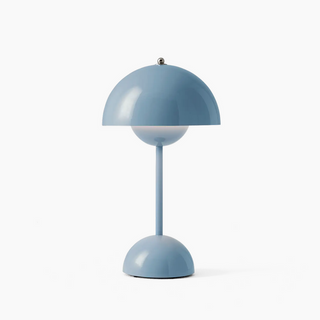 Moderne LED Tischleuchte im glänzenden Pilz Design
