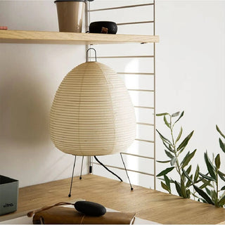 Moderne Japanische Papierlaterne als Nachttischlampe