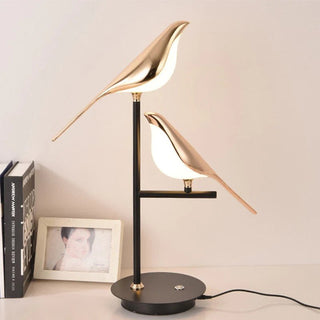 Kreative LED-Tischleuchte im Vogelstil