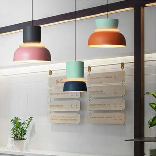 Moderne nordische minimalistische Hängeleuchten mit Farbakzenten