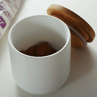 Schicker Moderner Vorratsbehälter mit Holzdeckel