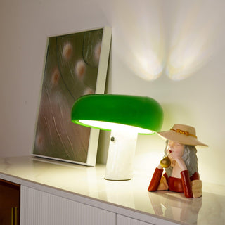 Dekorative Tischlampe mit Marmor-Details