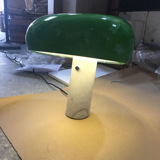 Dekorative Tischlampe mit Marmor-Details