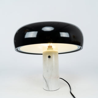 Dekorative Tischlampe mit Marmor-Details