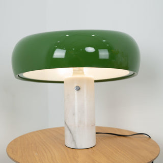 Dekorative Tischlampe mit Marmor-Details