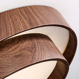 Warm leuchtende Deckenleuchte in Holzoptik