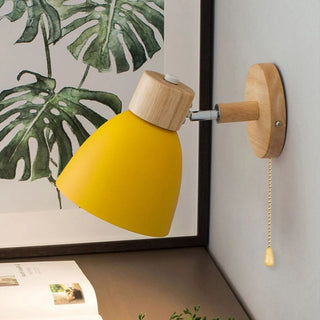 Helle Holz-Wandleuchten für moderne Einrichtung