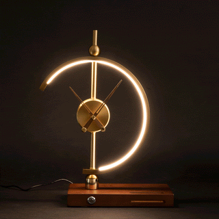 Moderne LED Schreibtischlampe mit Uhranzeige