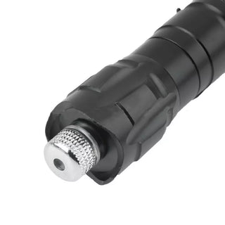 Kompakter Langstrecken-Laserpointer mit USB-Ladefunktion