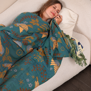 Wendbare Tagesdecke mit Vogel- und Blumenmotiv